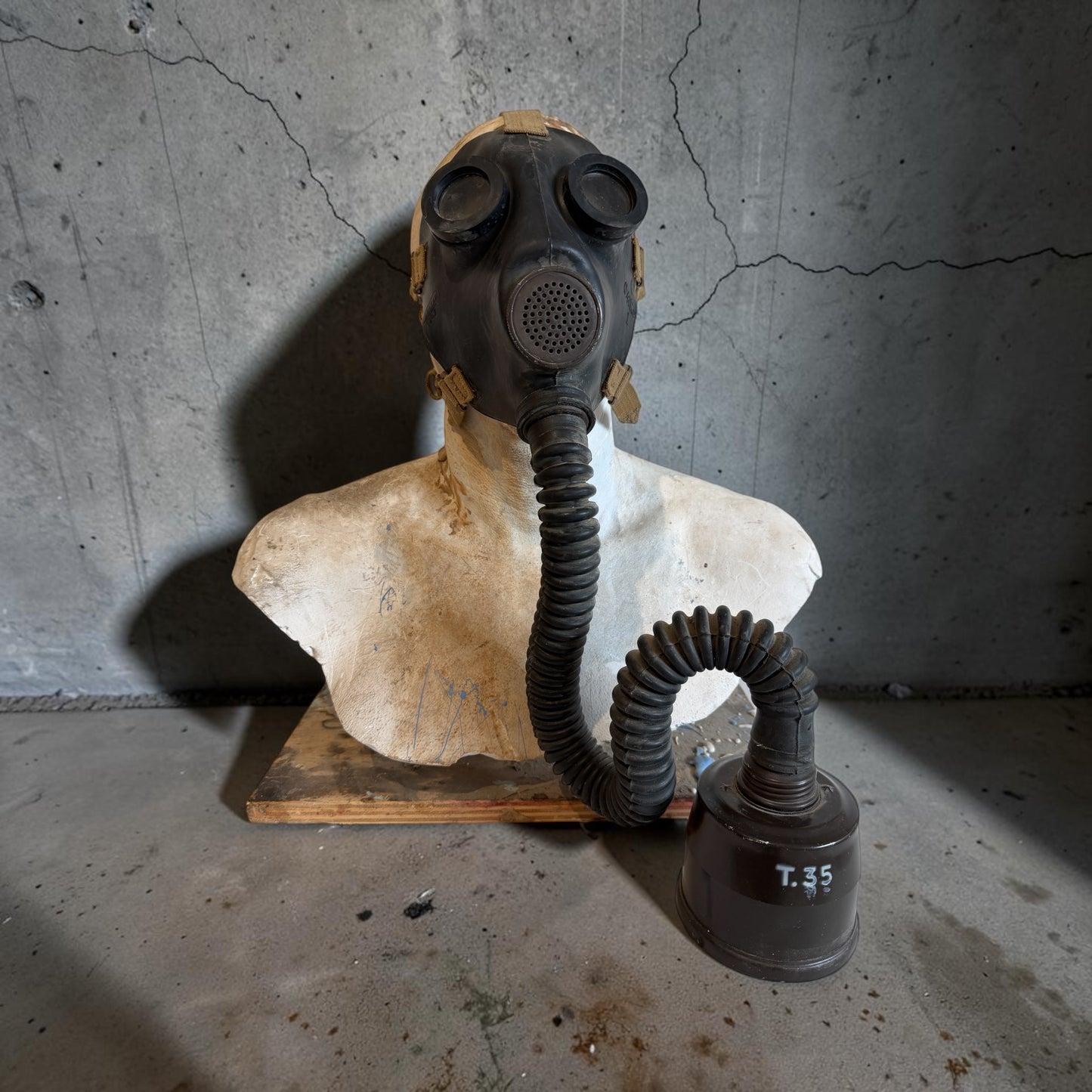 Italian 41R Vintage Gas Mask